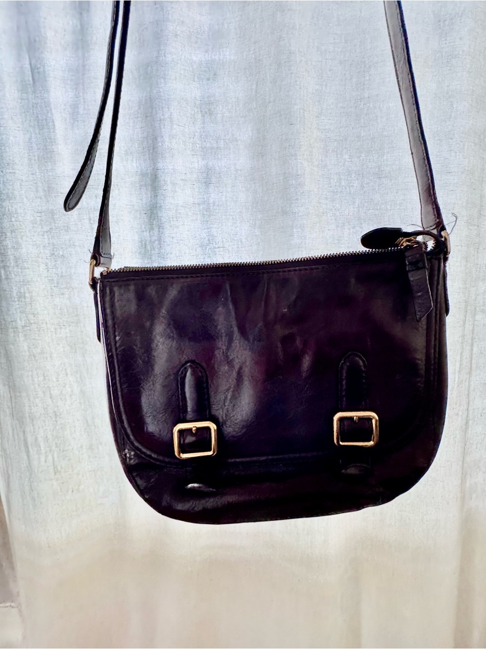 FRYE AND CO. Black Leather Shoulder Bag with Gold Buckles